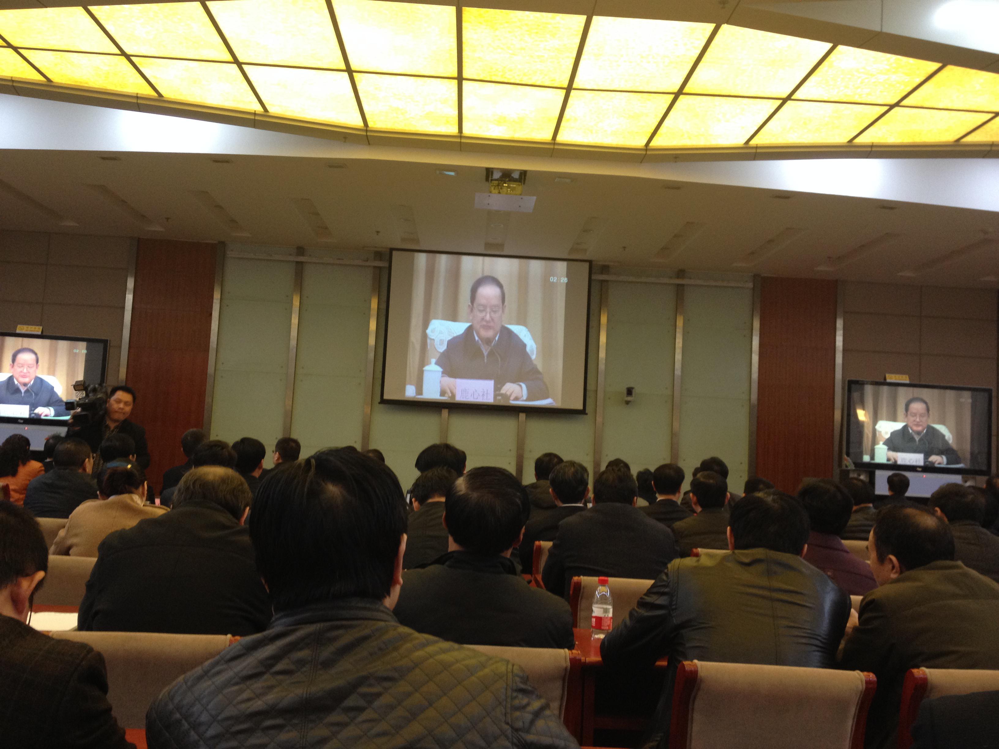 我市组织收听收看全省党的群众蹊径教育实践运动 第一批总结暨第二批安排聚会实况