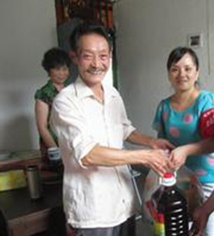 康泽园效劳中心组织眷注军民运动