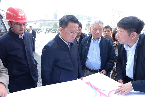 南昌市委副书记、市长刘建洋视察洪都大道快速化刷新工程