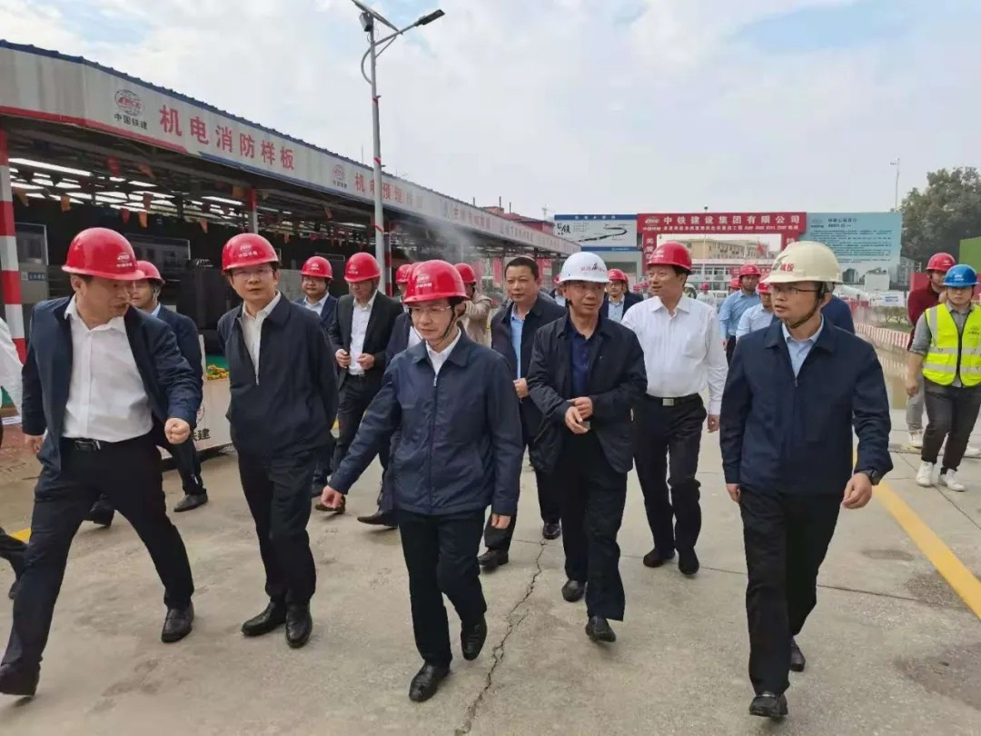 黄喜忠市长调研南莲路棚改安顿房项目