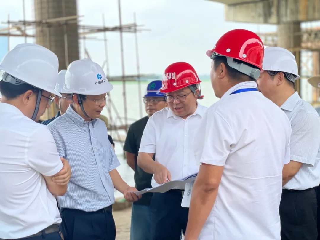 副市长宋铀调研沿江中北大道蹊径提升刷新工程