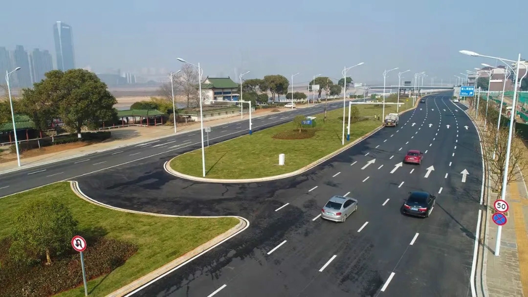 “不堵车了，，，，，通过时间至少缩短了三分之二” 沿江中北大道提升刷新（一期）工程主线通车利便市民出行